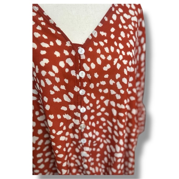 Chic Red and White Polka Dot Blouse - Picture 4 of 6